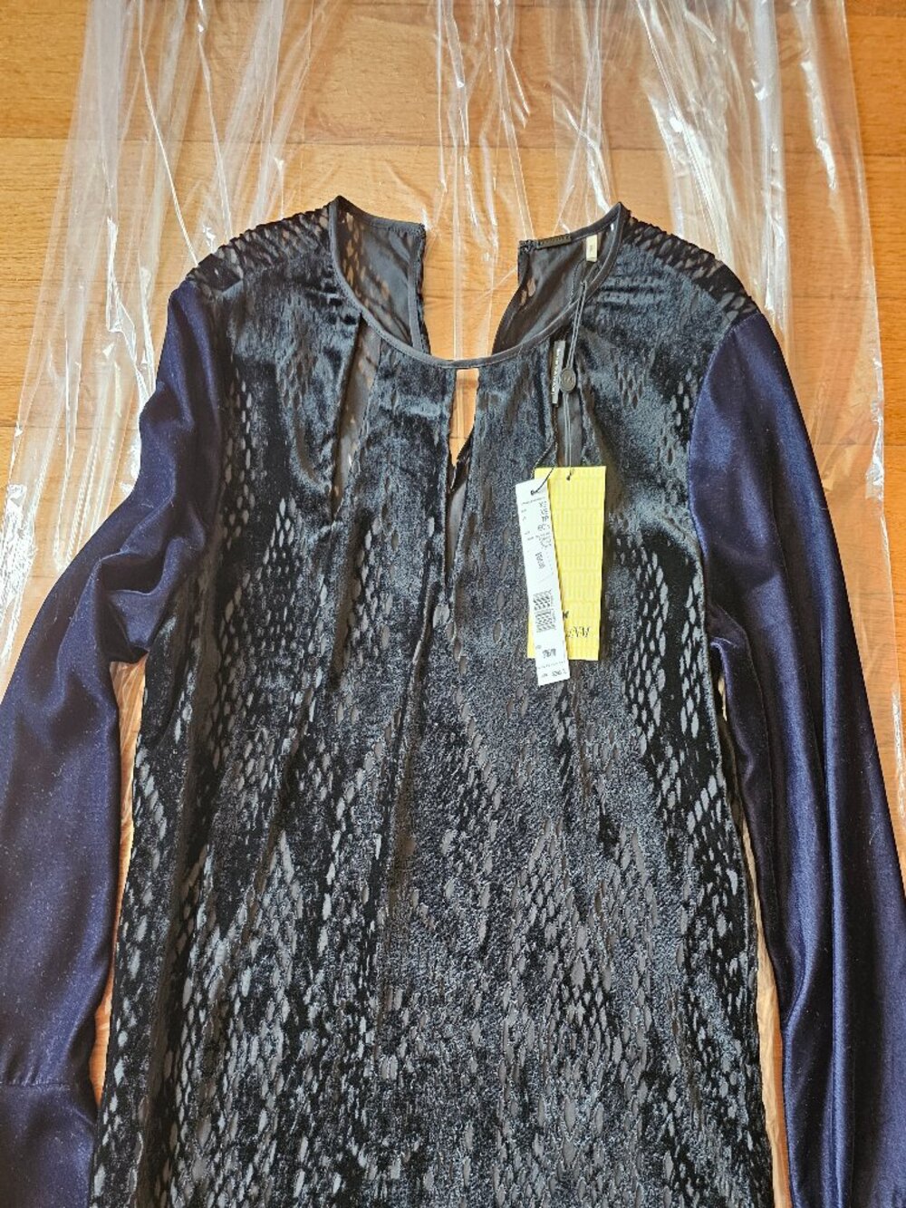 NEW. ELIE TAHARI VELVET BLOUSE